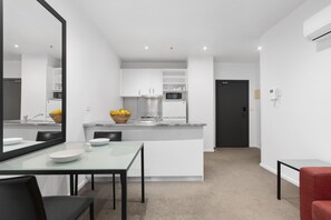 Dining - 108 Astral Apartments (St Kilda)