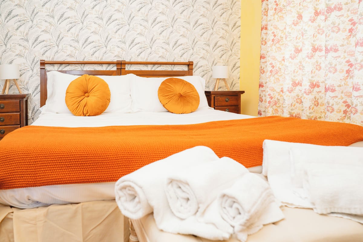 Kamar Standar | Seprai antialergi, selimut bulu angsa, busa memori, dan minibar