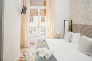 Hypo-allergenic bedding, down duvets, memory-foam beds, minibar - Joy's BnB Ortigia (Syracuse)