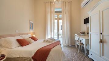 Eenvoudige kamer | Hypoallergeen beddengoed, donsdekens, bedden met traagschuimmatrassen