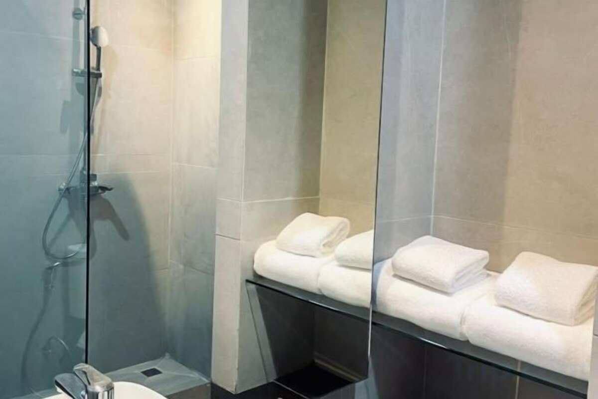 Ducha, cabezal de ducha tipo lluvia, artículos de tocador gratuitos