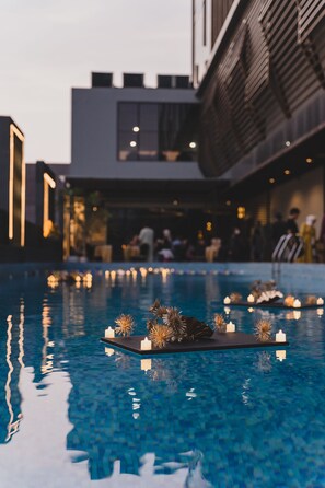 Outdoor pool - Grand Central Premier (Medan)