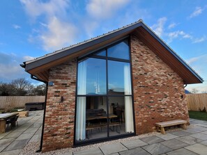 Outdoor dining - Castle Hill Barn, Ashlin Farm Barns (Lincoln)