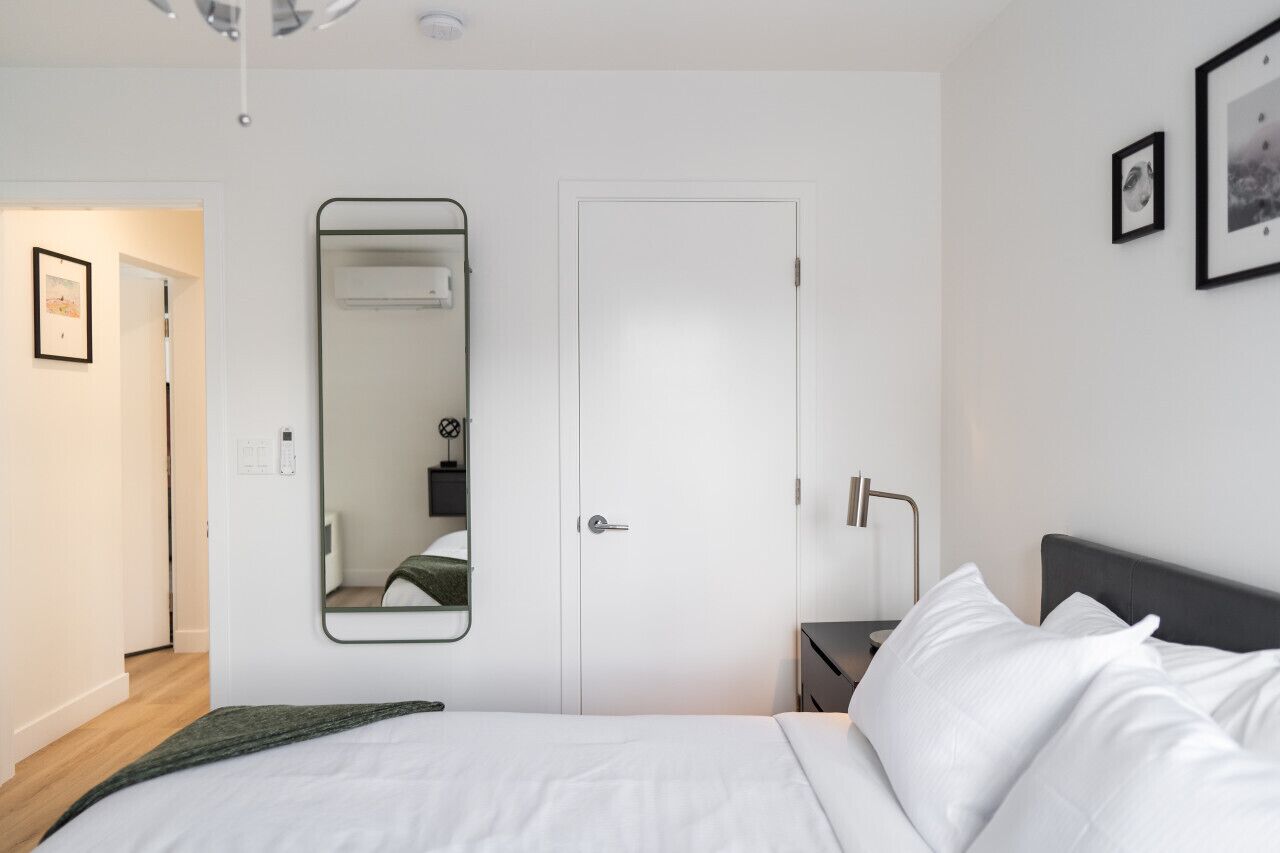 1 室のベッドルーム、デスク、アイロン / アイロン台、WiFi (無料)