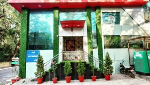 A building with a staircase leading to a bar and restaurant. - Heterosis (Udaipur)