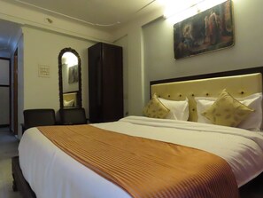 Studio Suite | Free WiFi, bed sheets - Heterosis (Udaipur)