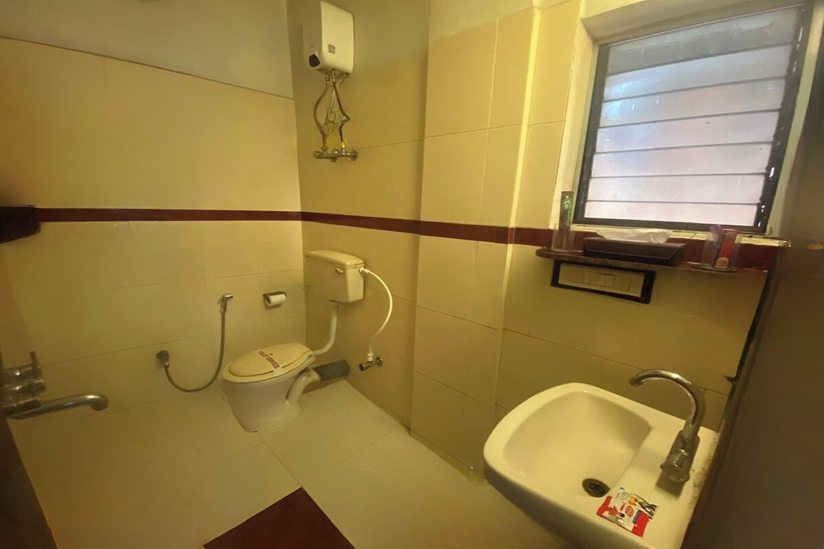 Bathroom | Shower, rainfall showerhead, free toiletries, towels