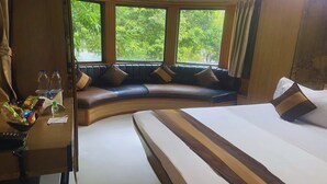 Executive Super Deluxe Room | 書桌、免費無線上網、床單