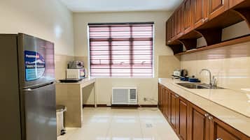 Family Room | Private kitchen | Microwave