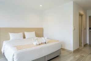 Bureau, Wi-Fi gratuit, draps fournis