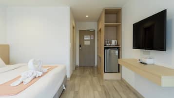 Habitación doble Deluxe | Escritorio, wifi gratis y ropa de cama