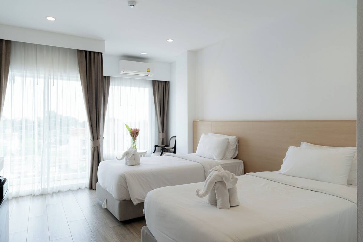 Deluxe Twin Room | Desk, free WiFi, bed sheets