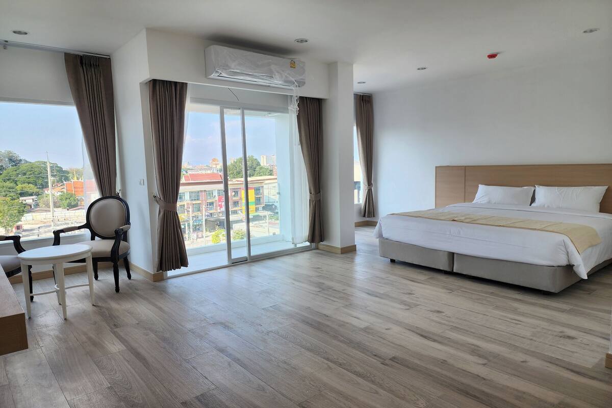 Doppia Deluxe | Una scrivania, Wi-Fi gratuito, lenzuola