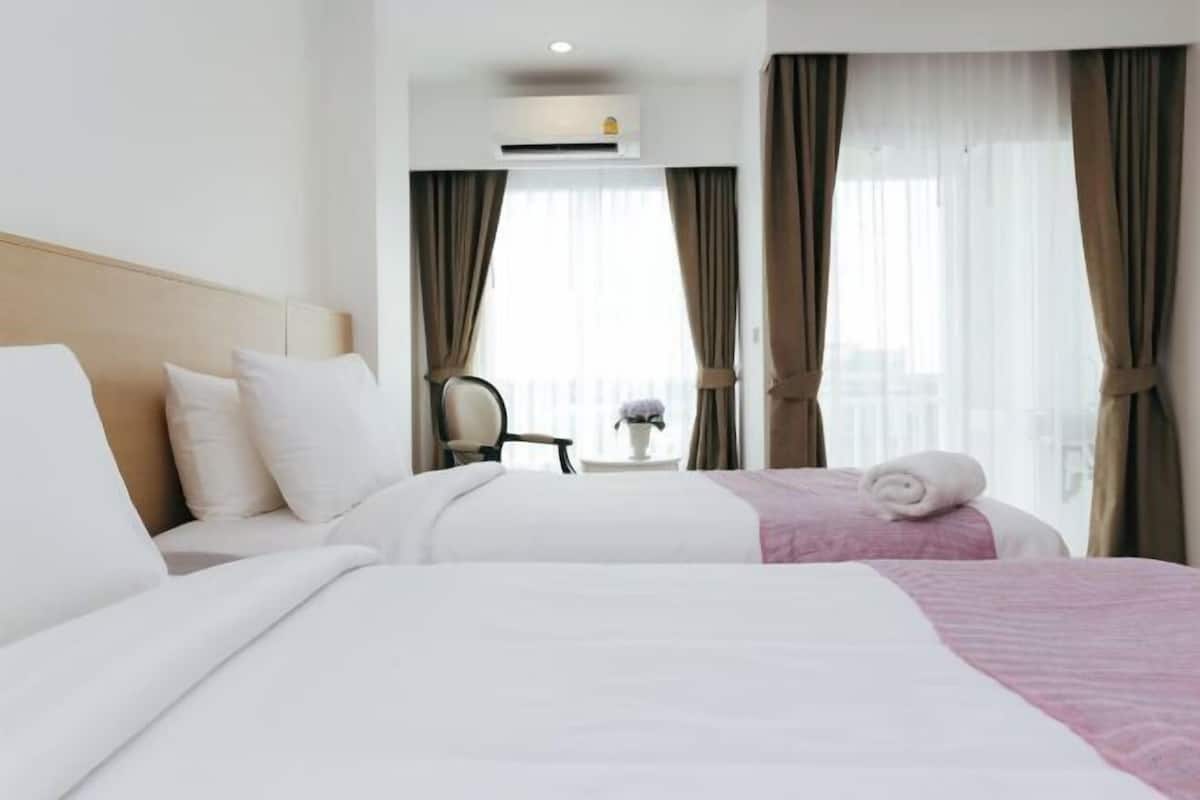 1 bedroom, desk, free WiFi, bed sheets