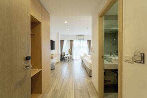 Deluxe Triple Room | Desk, free WiFi, bed sheets - Arsh Boutique Hotel (Chiang Mai)