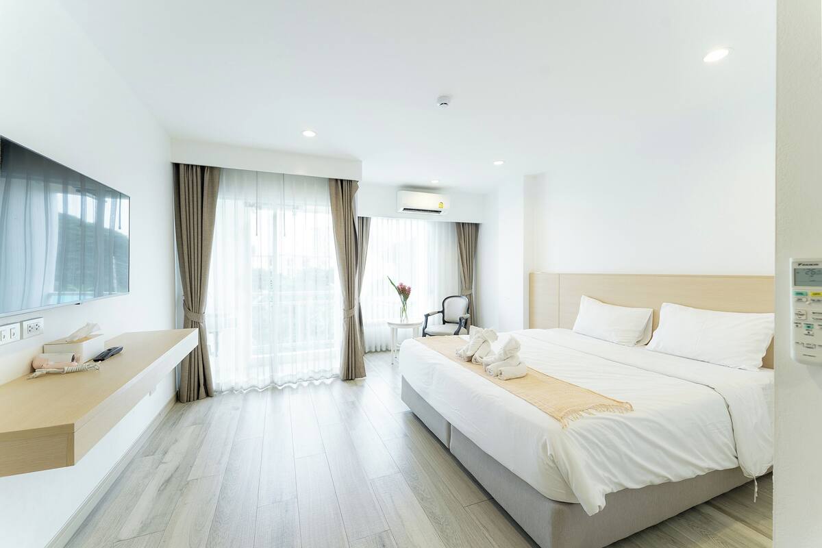 Superior Double Room | Desk, free WiFi, bed sheets