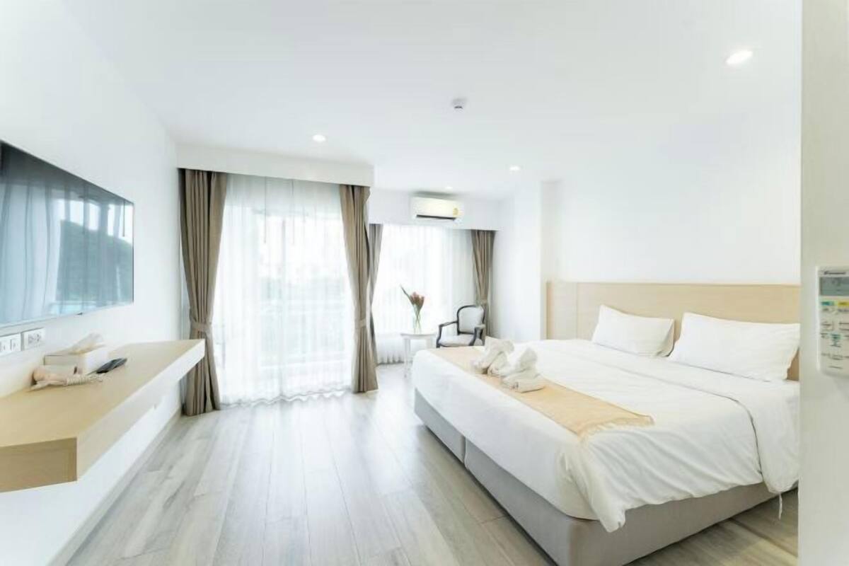 Desk, free WiFi, bed sheets