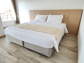 Suíte | Escrivaninha, Wi-Fi de cortesia, roupa de cama