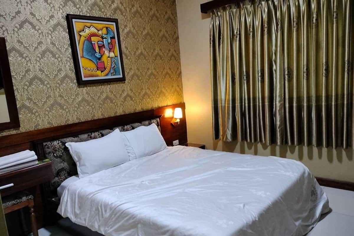 Standard Double Room | Desk, free WiFi, bed sheets