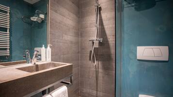 Standard Apartment | Bathroom