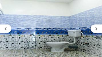Standard Double Room | Bathroom