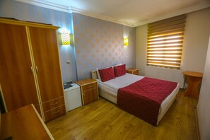 Standard Double Room | Living area | 30-inch flat-screen TV with satellite channels, TV - Zümrüt Otel (Nevsehir)