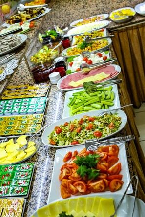 Free daily buffet breakfast - Zümrüt Otel (Nevsehir)