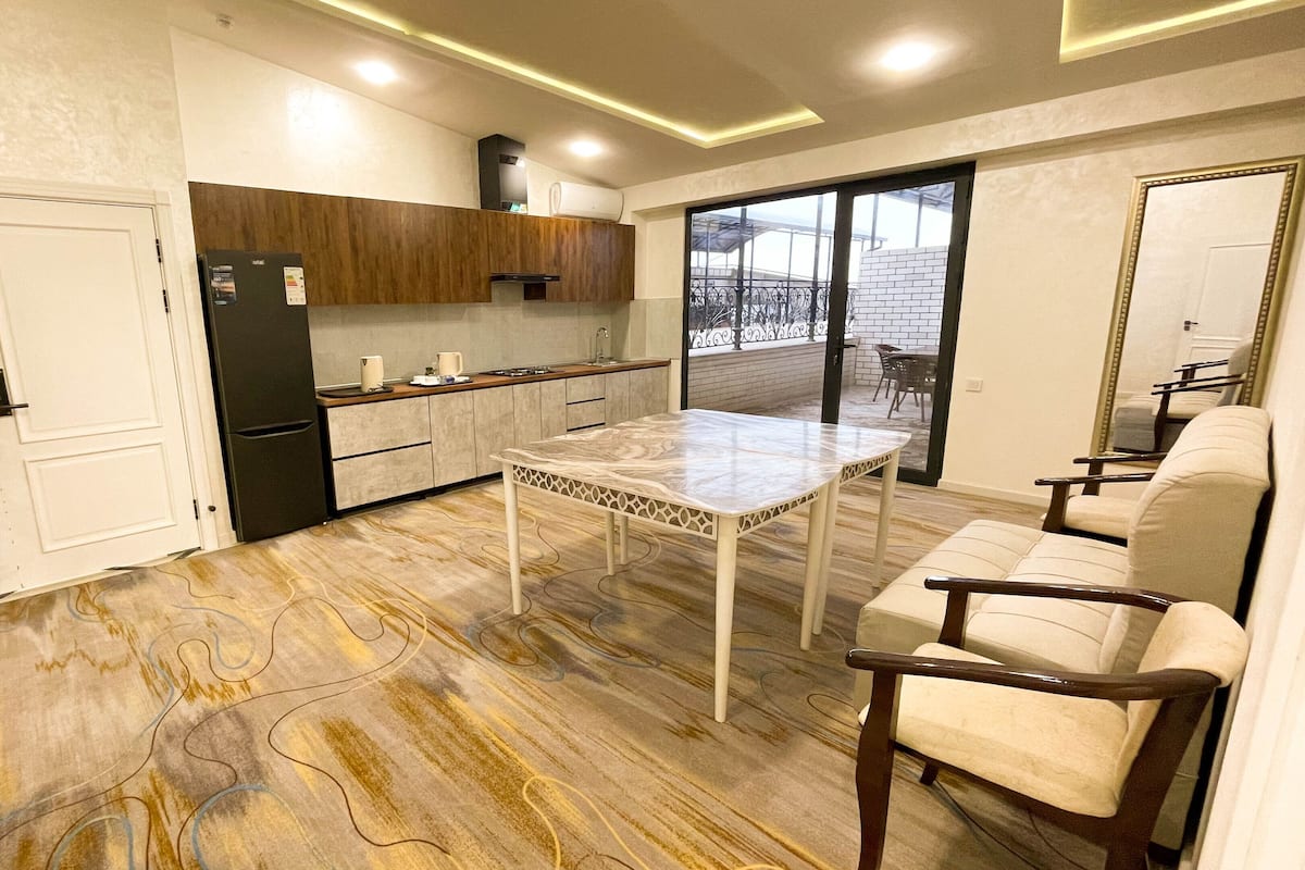Family Apartment, 3 Bedrooms, Accessible | Private kitchen | Electric kettle