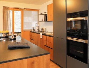 Réfrigérateur, four, lave-vaisselle