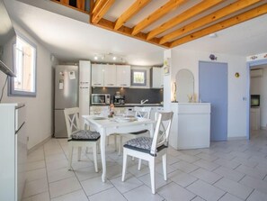 Fridge, microwave, dishwasher, toaster - Le Front de Mer by Interhome (Saint Aygulf)