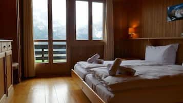 5 bedrooms, desk, WiFi