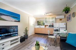 Kühlschrank, Mikrowelle, Ofen, Wasserkocher