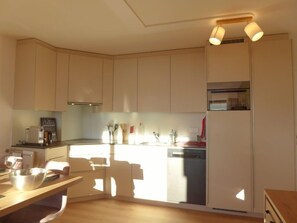 Réfrigérateur, micro-ondes, four, lave-vaisselle