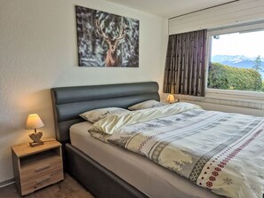 1 chambre, bureau, fer et planche à repasser, Internet gratuit