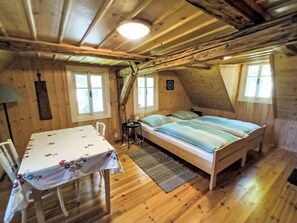 3 slaapkamers, een bureau, internet