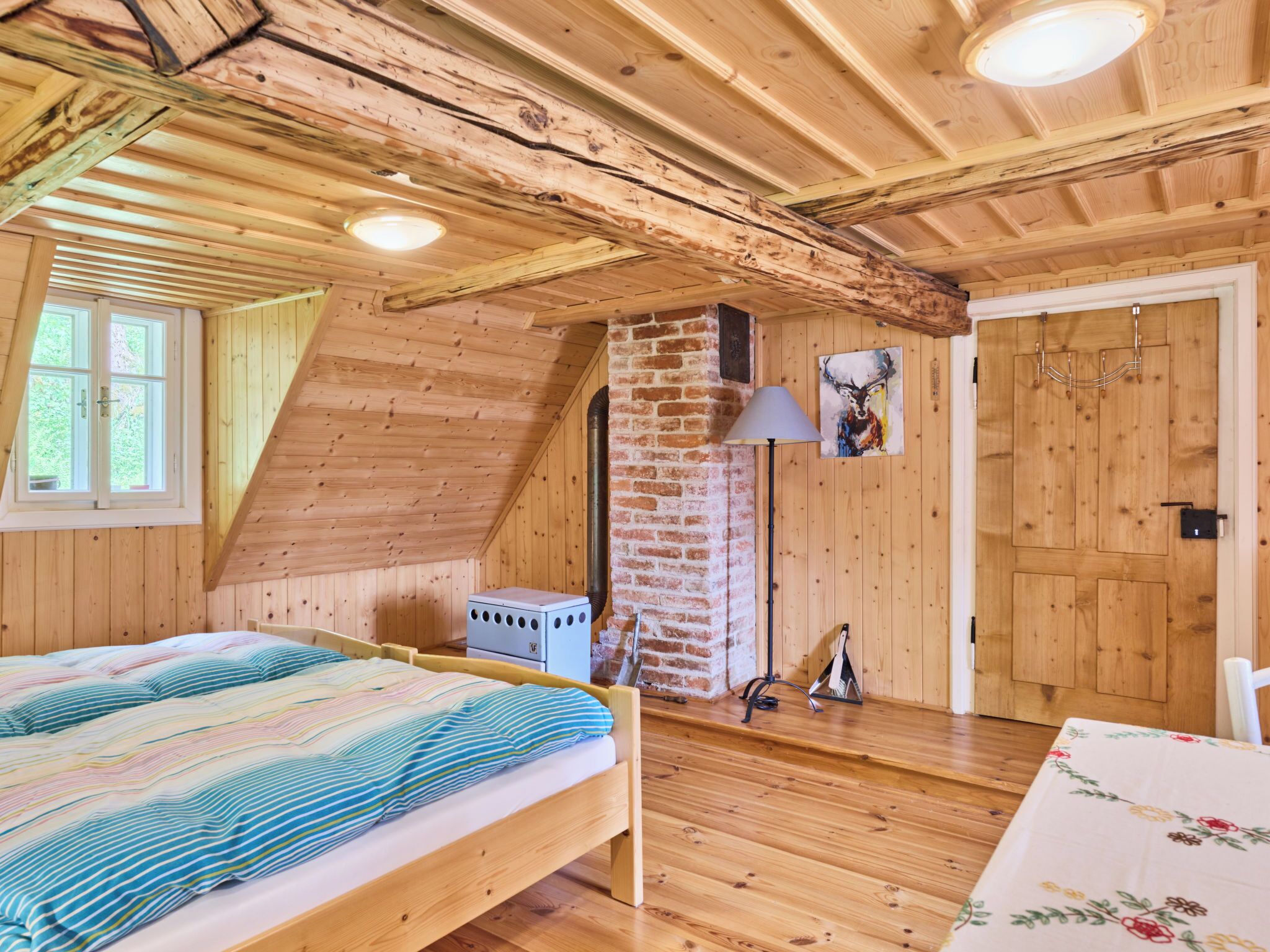 3 bedrooms, desk, internet