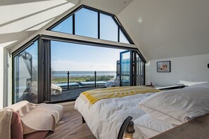 6 bedrooms, iron/ironing board, WiFi, bed sheets