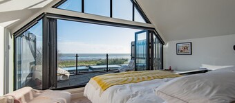 Waters Edge - a holiday let by Bloom Stays that sleeps 15 guests in 6 bedrooms