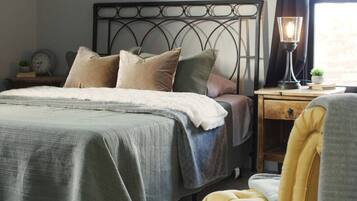 3 bedrooms, desk, iron/ironing board, WiFi