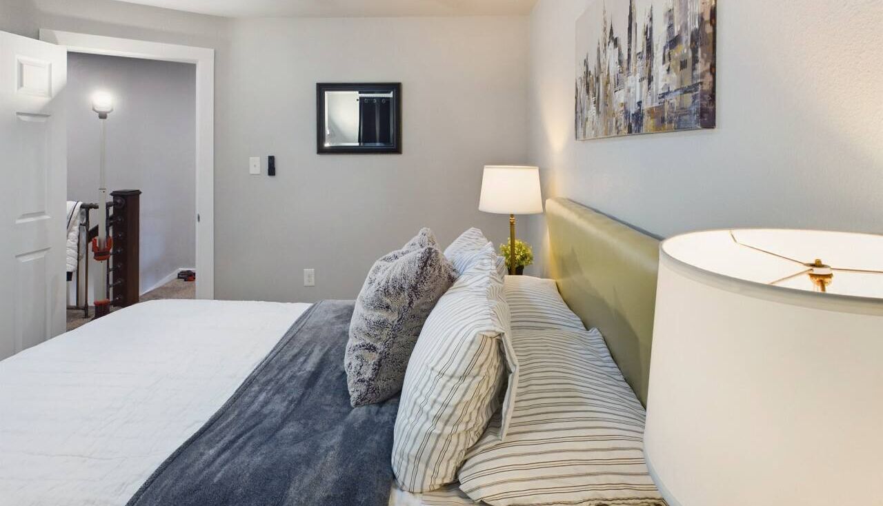 3 habitaciones, escritorio, tabla de planchar con plancha y wifi 