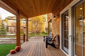Terrace/patio - Abode at Palomino Ridge, amazing views, nature (Jackson)