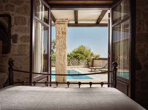 2 bedroom Apartment with private pool