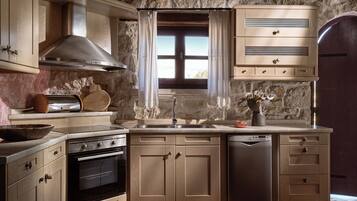 Frigorífico, microondas, horno y lavavajillas