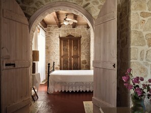 2 bedrooms, iron/ironing board, travel cot, free WiFi