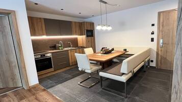 KĂŒhlschrank, Ofen, Herdplatte, GeschirrspĂŒler