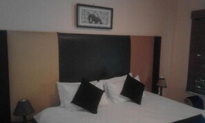 Iron/ironing board - dejazzy guest house (Johannesburg)