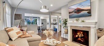8022 entire · Huge 8b5b House @Edmonds/close to Ferry Terminal