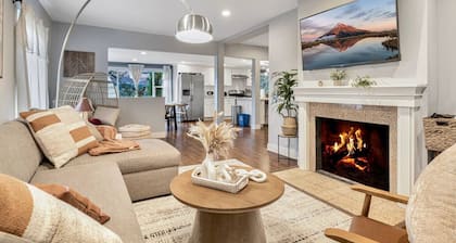 8022 entire · Huge 8b5b House @Edmonds/close to Ferry Terminal