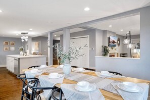 Dining - 8022 entire · Huge 8b5b House @Edmonds/close to Ferry Terminal (Edmonds)