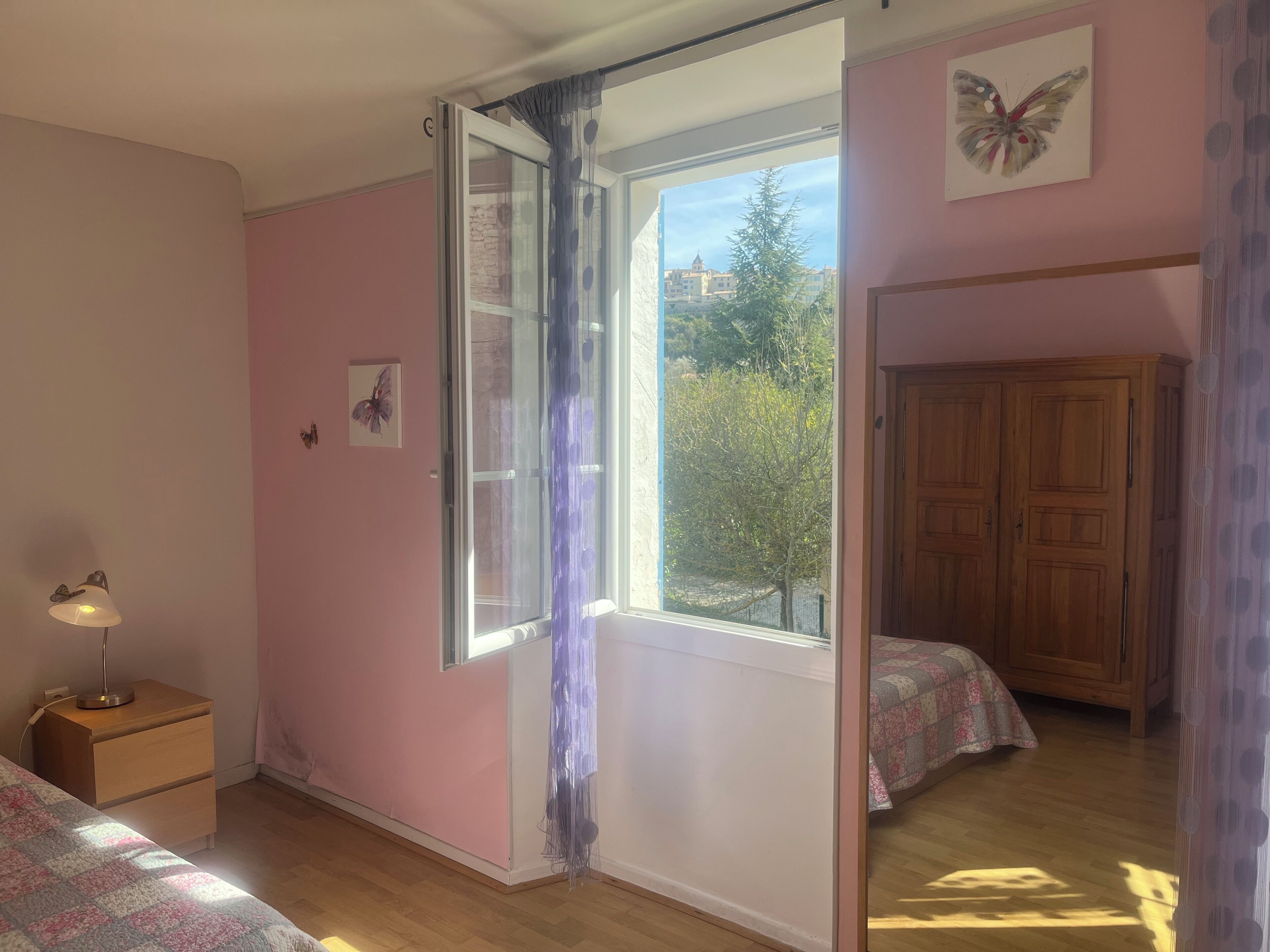 1 chambre, fer et planche à repasser, Wi-Fi gratuit, draps fournis